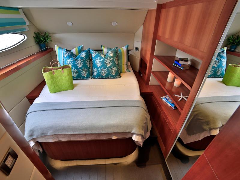 Book yachts online - catamaran - Galathea 65 - World's End - rent