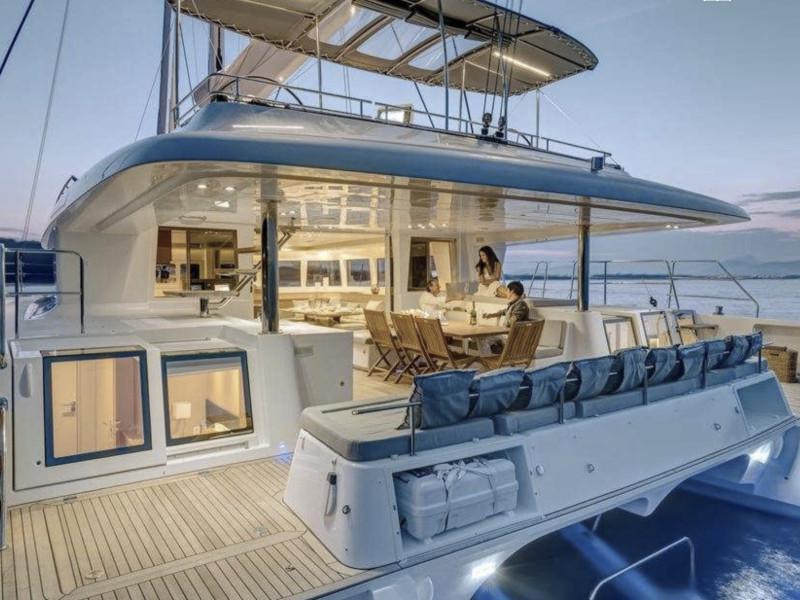 Book yachts online - catamaran - Lagoon 62 - 5 cabin version - Phantom - rent