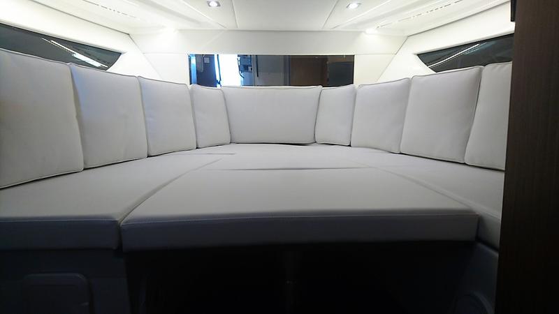 Book yachts online - motorboat - Jeanneau Cap Camarat 10.5 WA - Jeanneau Cap Camarat 10.5 WA - rent