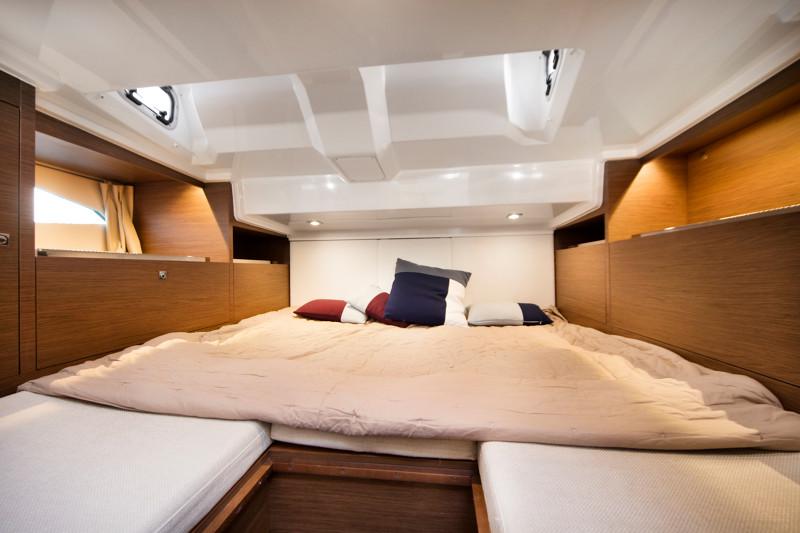 Book yachts online - motorboat - Jeanneau Cap Camarat 10.5 WA - Jeanneau Cap Camarat 10.5 WA - rent