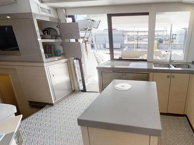 Book yachts online - catamaran - Fountaine Pajot 47 SAONA(GEN,AC,WATERMAKER) - Aqua - rent