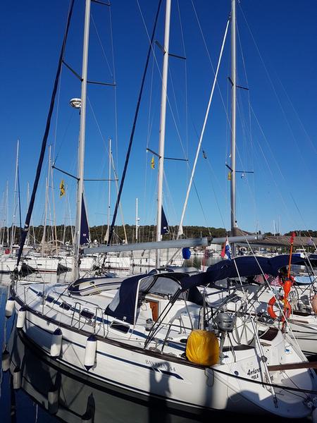 Book yachts online - sailboat - Bavaria 44 - Antares - rent