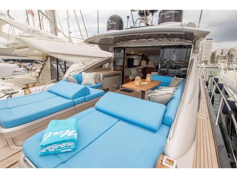 Book yachts online - motorboat - Princess V70 - Noble Beauty - rent