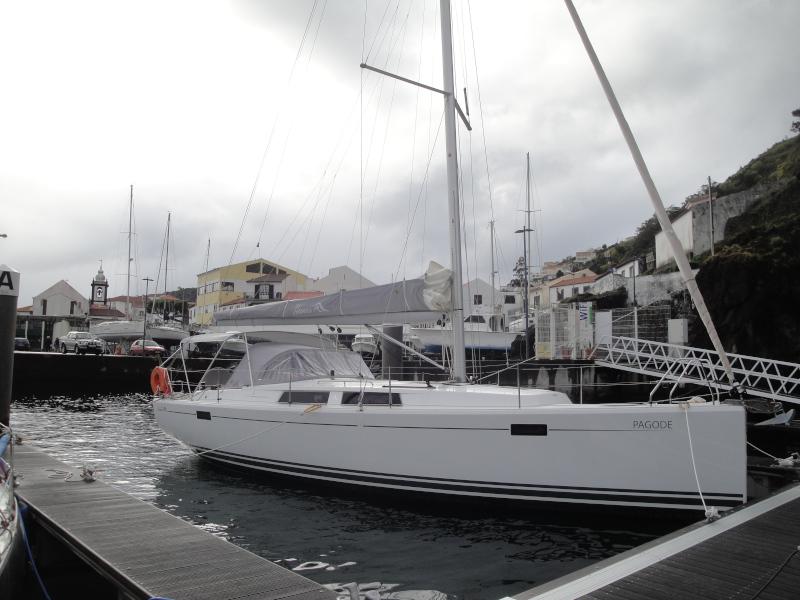 Book yachts online - sailboat - Hanse 385 - Pagode - rent