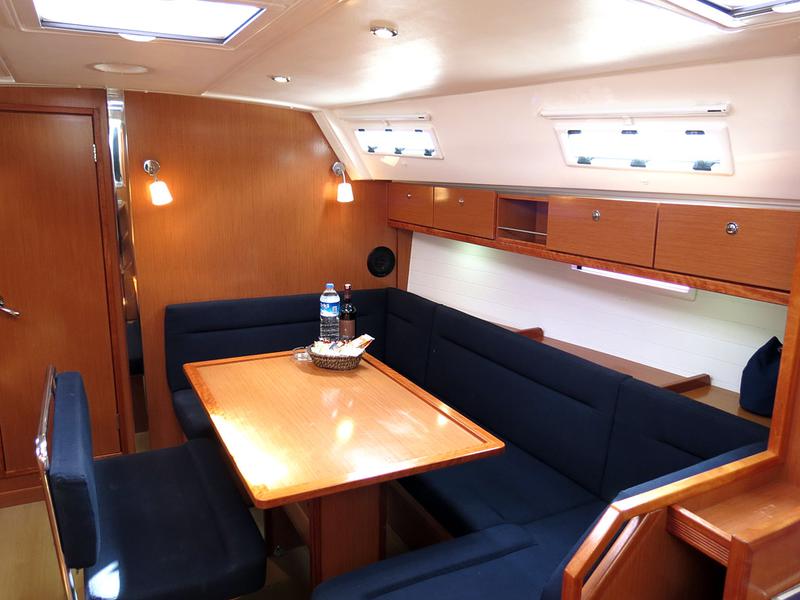 Book yachts online - sailboat - Bavaria Cruiser 40 - Vega - rent