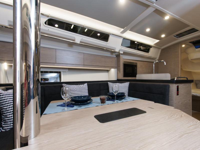 Book yachts online - sailboat - Hanse 418 - Aloisia - rent