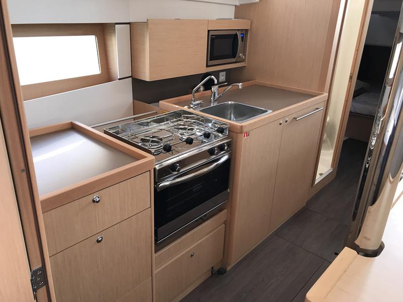 Book yachts online - sailboat - Oceanis 38.1 - Denebola I - rent
