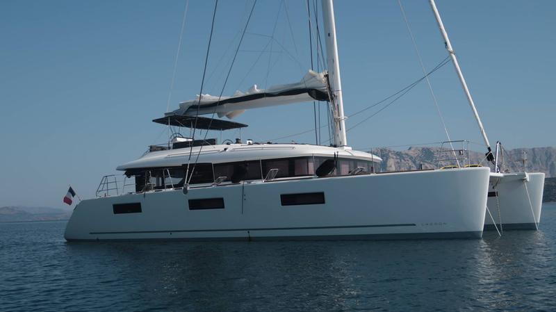 Book yachts online - catamaran - Lagoon 620 - Blue Eclipse - rent