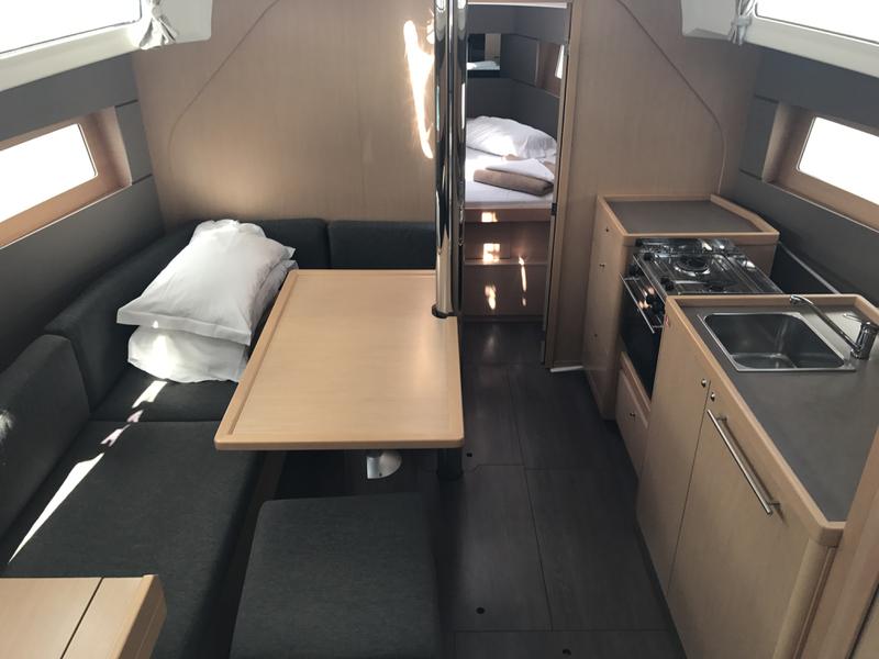 Book yachts online - sailboat - Oceanis 38 - Regulus - rent