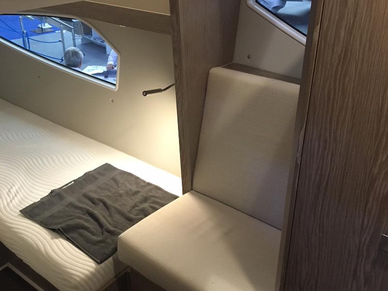 Book yachts online - motorboat - Sealine C330 - Salona I - rent