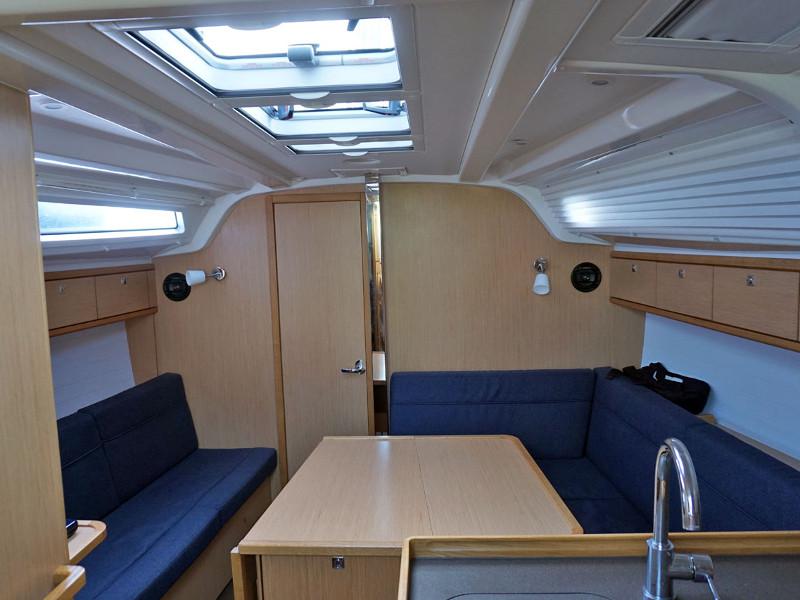 Book yachts online - sailboat - Bavaria Cruiser 37 - Faischee - rent