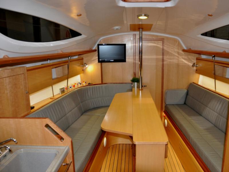 Book yachts online - sailboat - Maxus 33.1 RS Standard - LEROS - rent