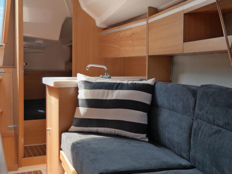 Book yachts online - sailboat - Maxus 26 Prestige + 8/0 - ANUBIS  - rent