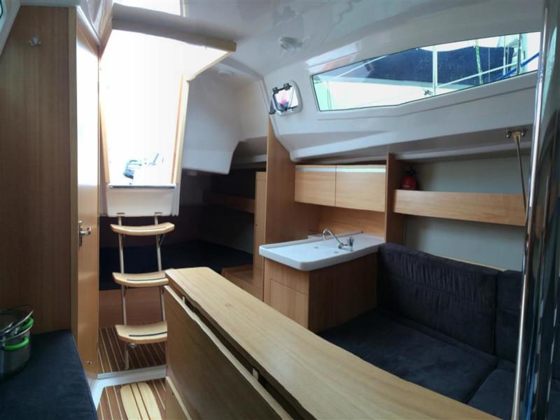 Book yachts online - sailboat - Maxus 26 Prestige 8/1 - TAURUS - rent