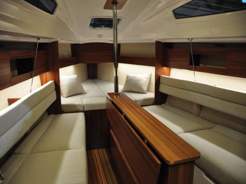 Book yachts online - sailboat - Maxus Evo 24 Prestige + - MISTY RAIN - rent