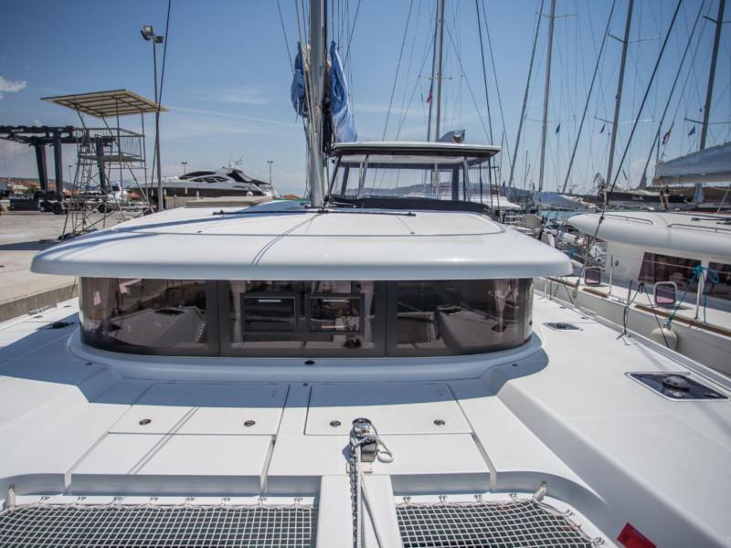 Book yachts online - catamaran - Lagoon 42 - Mitra - rent