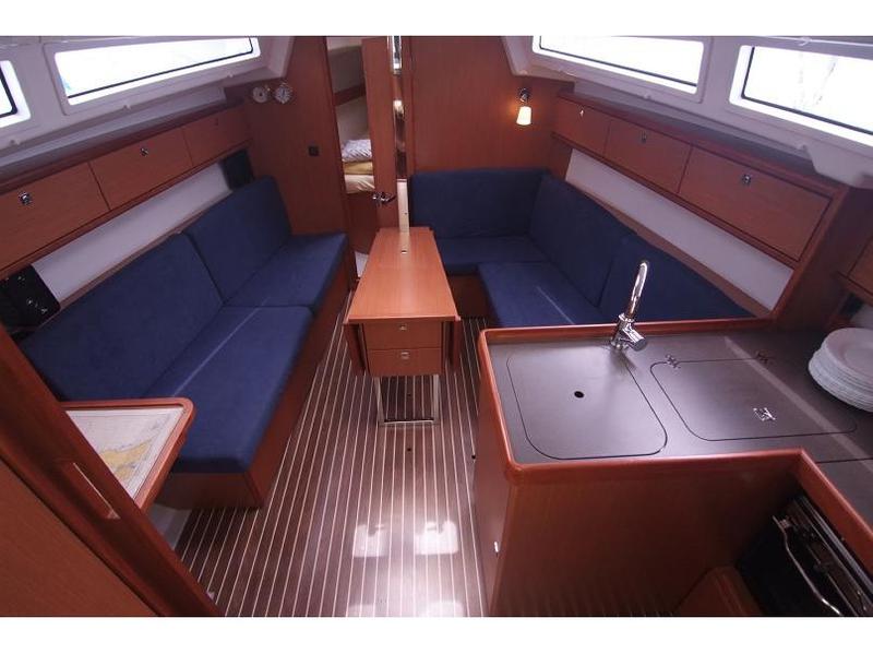 Book yachts online - sailboat - Bavaria Cruiser 33 - LAHOR - rent
