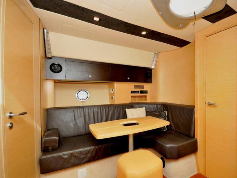 Book yachts online - motorboat - Cranchi 43 Fly - Chiara - rent