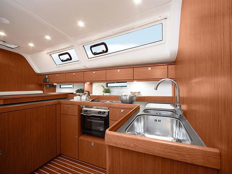 Book yachts online - sailboat - Bavaria Cruiser  51 - Skyfall - rent