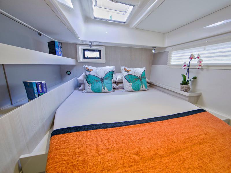 Book yachts online - catamaran - Sunsail 484 - Sunsail 484 (2016) - rent
