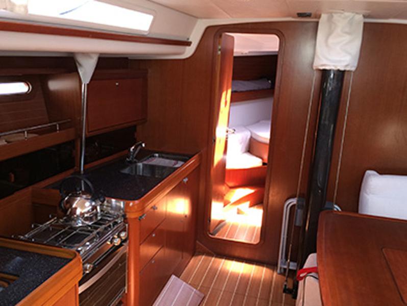 Book yachts online - sailboat - Grand Soleil 43 OT - Couleur Soleil - rent