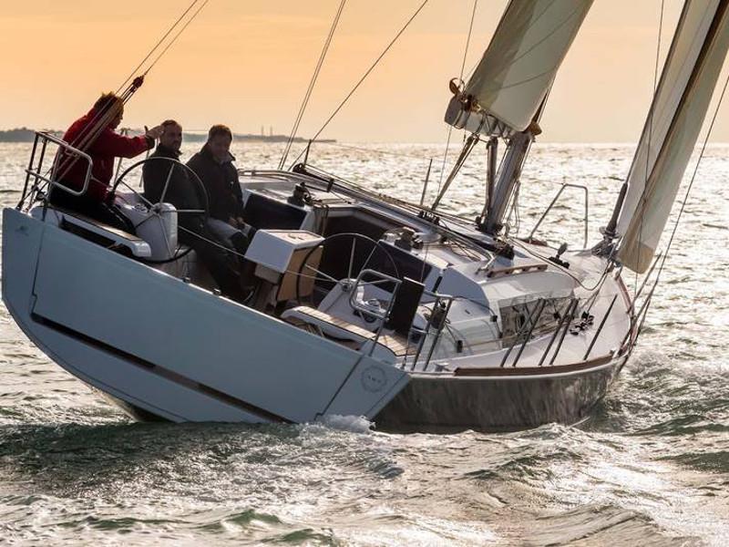 Book yachts online - sailboat - Dufour 382 GL - Happiness - rent