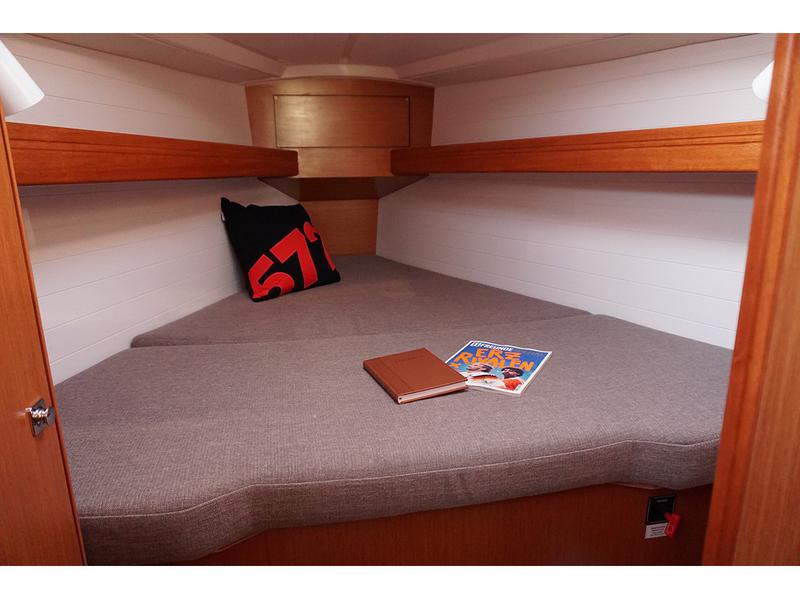Book yachts online - sailboat - Bavaria Cruiser 32 - Sunrise - rent