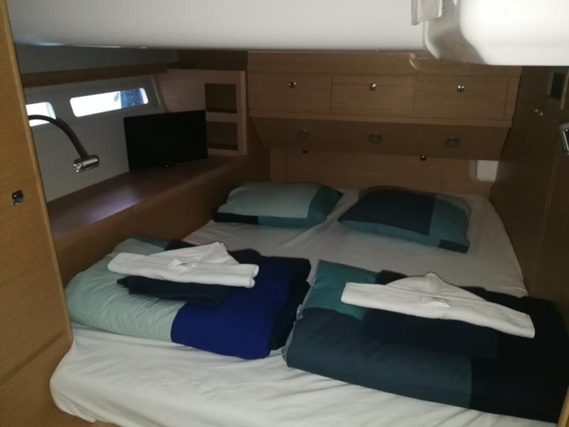 Book yachts online - sailboat - Dufour 56 Exclusive - Nomi fully equipped white hull - rent