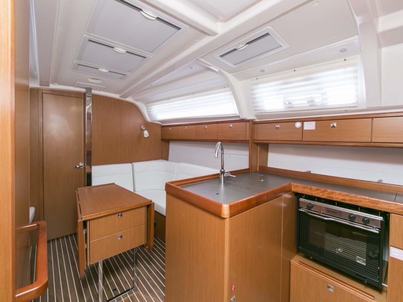 Book yachts online - sailboat - Bavaria 37 Cruiser - Alani - rent