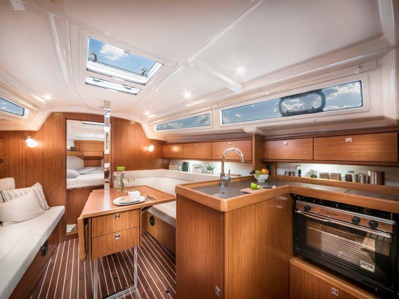 Book yachts online - sailboat - Bavaria 34 Cruiser - Be Happy - rent
