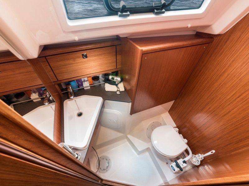 Book yachts online - sailboat - Bavaria 34 Cruiser - Be Happy - rent