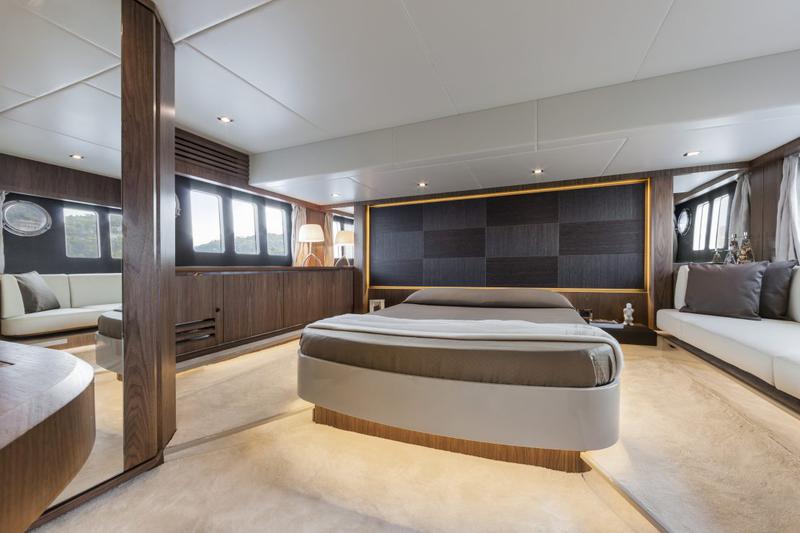 Book yachts online - motorboat - Absolute 52 FLY - Steady Rider - rent