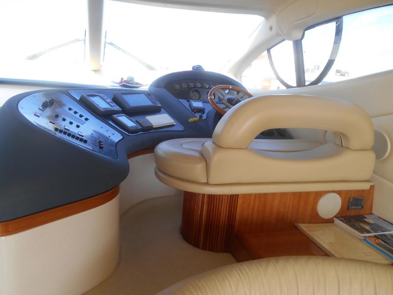 Book yachts online - motorboat - Azimut 46 - MARTA VIII - rent