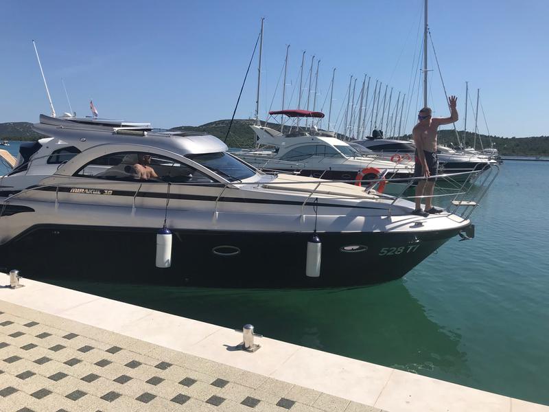 Book yachts online - motorboat - Mirakul 30 - MARTA X - rent