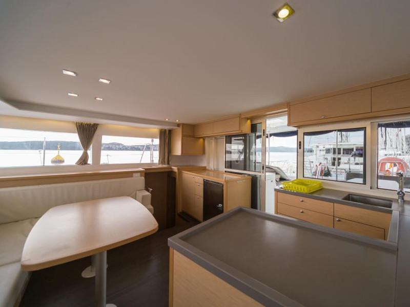 Book yachts online - catamaran - Lagoon 450 Sport - Nathalie - rent