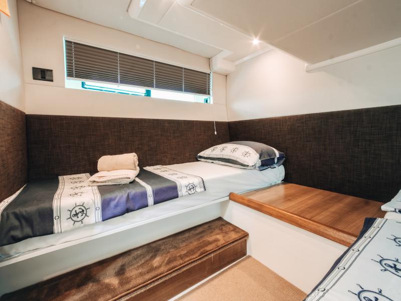 Book yachts online - motorboat - Sealine F 450 - Shuron - rent