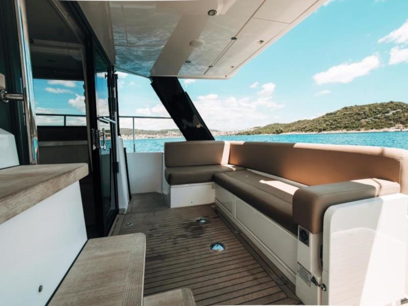 Book yachts online - motorboat - Sealine F 450 - Shuron - rent