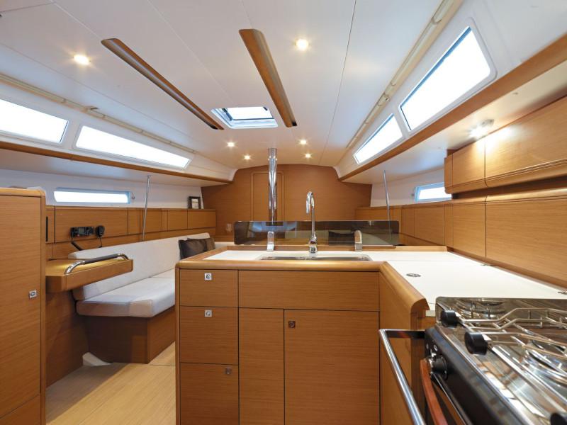 Book yachts online - sailboat - Sun Odyssey 389 - Dust in the wind - rent