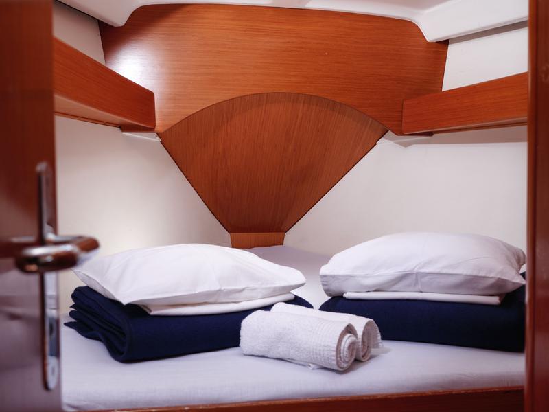 Book yachts online - sailboat - Beneteau Cyclades 39.3 - Patagonia - rent