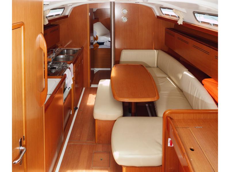 Book yachts online - sailboat - Beneteau Cyclades 39.3 - Patagonia - rent