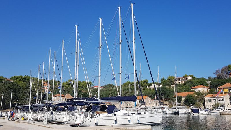 Book yachts online - sailboat - Beneteau Cyclades 43.4 - TIGRIS - rent