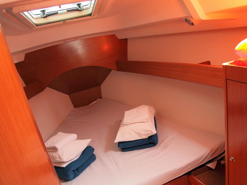 Book yachts online - sailboat - Beneteau Cyclades 43.4 - TIGRIS - rent