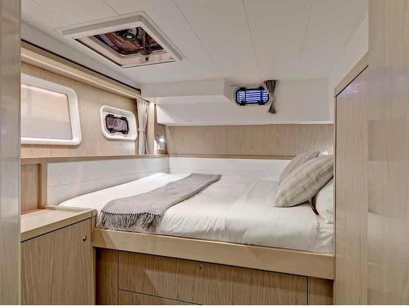Book yachts online - catamaran - Lagoon 39 - Lion - rent