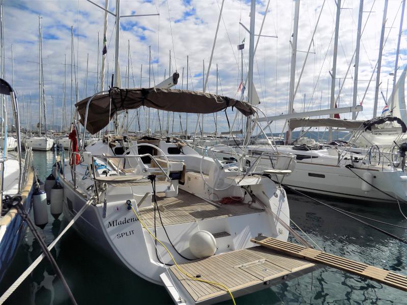 Book yachts online - sailboat - Elan 45 Impression - Mladena - rent