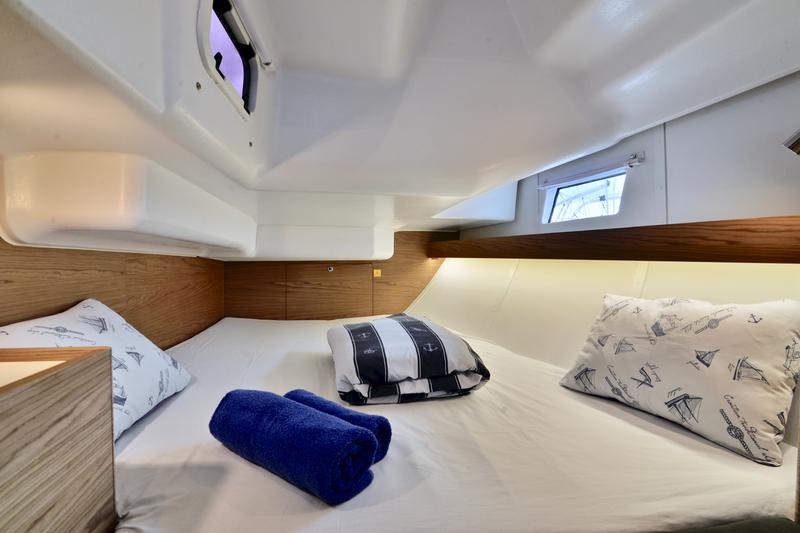 Book yachts online - sailboat - Elan 40 Impression - HULK - rent