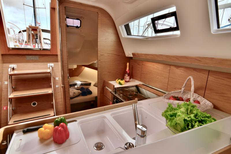 Book yachts online - sailboat - Elan 40 Impression - HULK - rent