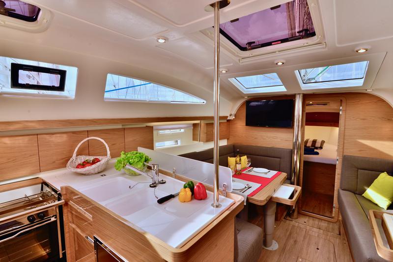 Book yachts online - sailboat - Elan 40 Impression - HULK - rent