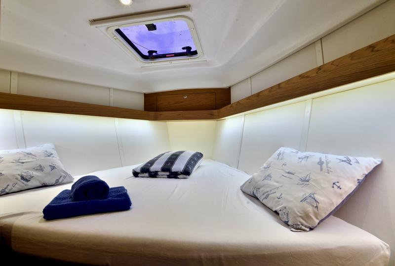 Book yachts online - sailboat - Elan 40 Impression - HULK - rent