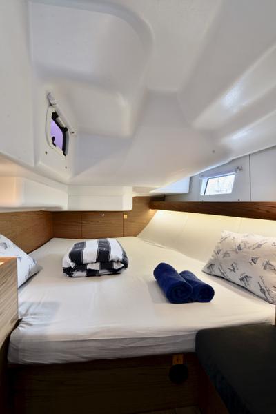 Book yachts online - sailboat - Elan 40 Impression - BLACK WIDOW - rent