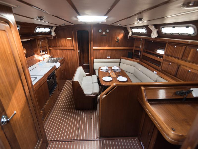 Book yachts online - sailboat - Bavaria 42 - Aiolis - rent